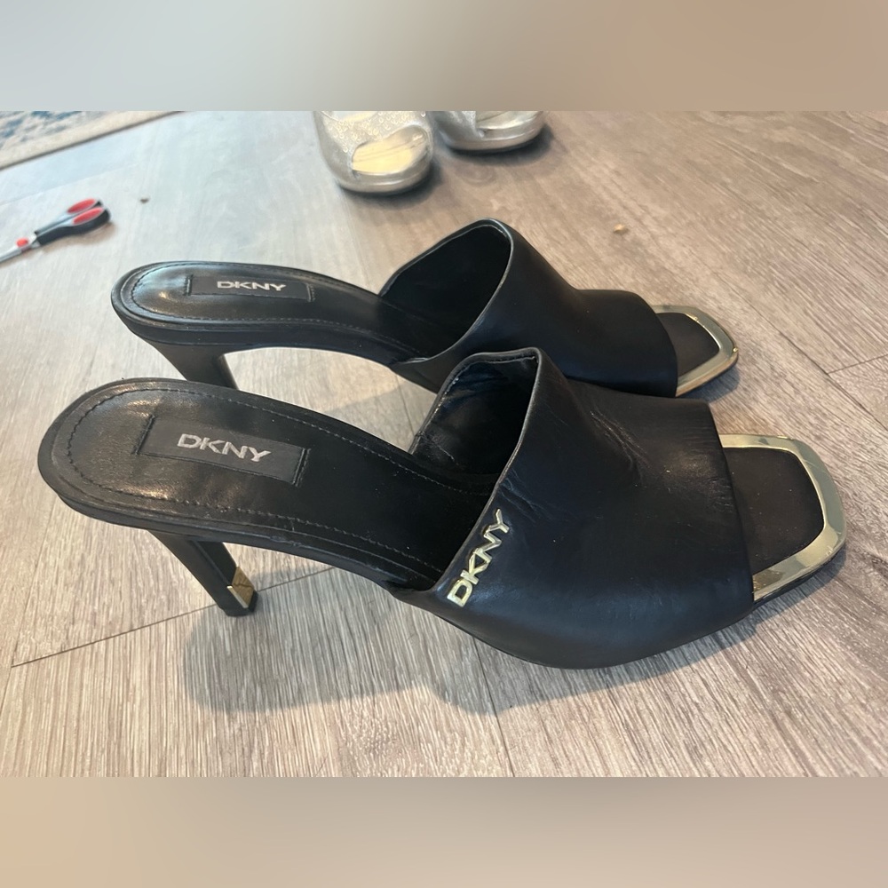 DKNY heels size 9 1/2